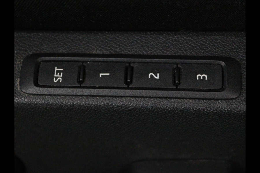 Škoda Octavia 1.4 TSI iV PHEV Business Edition Plus | Stoelverwarming | Head-Up | Adaptive cruise | Camera | Memory | Navigatie | Full LED | Sfeerverlichting | 18'' lichtmetalen velgen