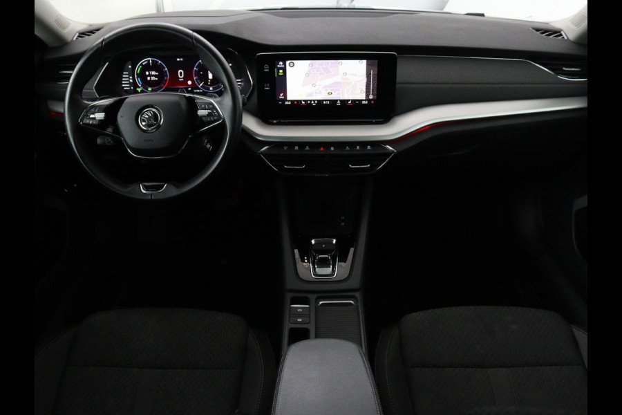 Škoda Octavia 1.4 TSI iV PHEV Business Edition Plus | Stoelverwarming | Head-Up | Adaptive cruise | Camera | Memory | Navigatie | Full LED | Sfeerverlichting | 18'' lichtmetalen velgen