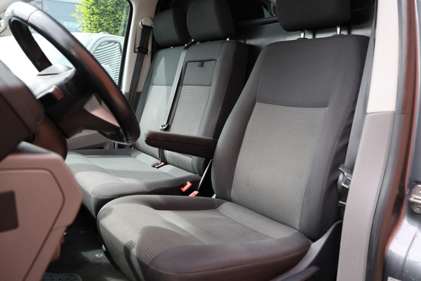 Volkswagen Transporter 2.0 TDI L2H1 150 PK BULLI | LED Koplampen | ACC | Camera | CarPlay | Trekhaak | 3-Zitter | Marge | BTW & BPM Vrij | Dealer onderhouden | Nieuwe distributieriem