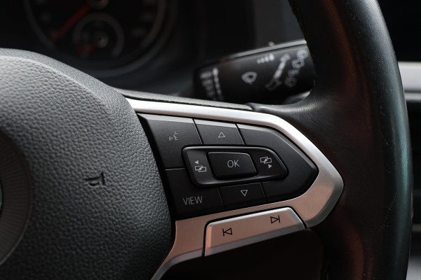Volkswagen Transporter 2.0 TDI L2H1 150 PK BULLI | LED Koplampen | ACC | Camera | CarPlay | Trekhaak | 3-Zitter | Marge | BTW & BPM Vrij | Dealer onderhouden | Nieuwe distributieriem