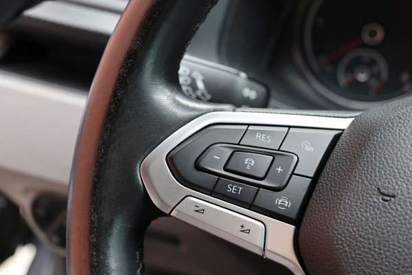 Volkswagen Transporter 2.0 TDI L2H1 150 PK BULLI | LED Koplampen | ACC | Camera | CarPlay | Trekhaak | 3-Zitter | Marge | BTW & BPM Vrij | Dealer onderhouden | Nieuwe distributieriem