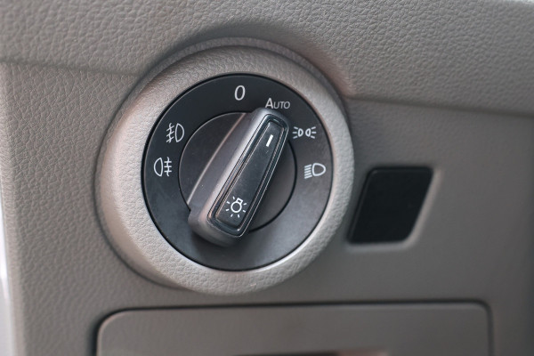 Volkswagen Transporter 2.0 TDI L2H1 150 PK BULLI | LED Koplampen | ACC | Camera | CarPlay | Trekhaak | 3-Zitter | Marge | BTW & BPM Vrij | Dealer onderhouden | Nieuwe distributieriem