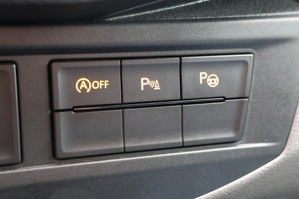 Volkswagen Transporter 2.0 TDI L2H1 150 PK BULLI | LED Koplampen | ACC | Camera | CarPlay | Trekhaak | 3-Zitter | Marge | BTW & BPM Vrij | Dealer onderhouden | Nieuwe distributieriem