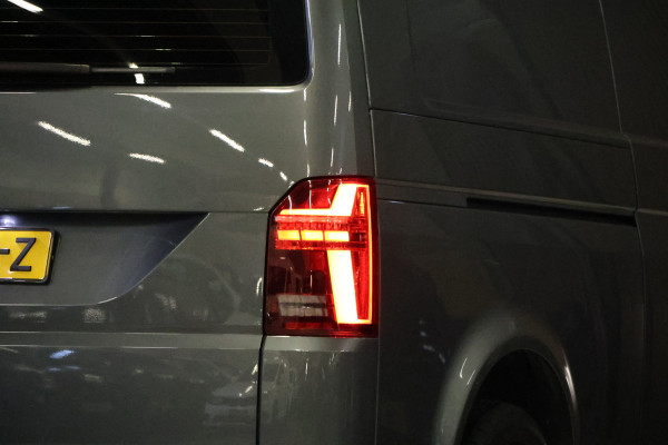 Volkswagen Transporter 2.0 TDI L2H1 150 PK BULLI | LED Koplampen | ACC | Camera | CarPlay | Trekhaak | 3-Zitter | Marge | BTW & BPM Vrij | Dealer onderhouden | Nieuwe distributieriem