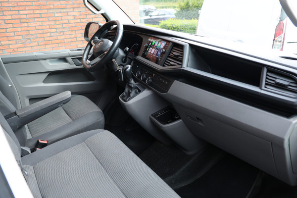 Volkswagen Transporter 2.0 TDI L2H1 150 PK BULLI | LED Koplampen | ACC | Camera | CarPlay | Trekhaak | 3-Zitter | Marge | BTW & BPM Vrij | Dealer onderhouden | Nieuwe distributieriem