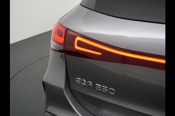 Mercedes-Benz EQA AUT. 250 67kWh AMG Camera Navi Mercedes & Me Apps Apple Carplay Android LED-high-performance WiFi-vb. Multi-Media Active-Park+Re 18" Dodehoek-assistent MBUX-infotainmentsysteem+ spraakbediening Dual-Ecc  Advance Multi-Media WiFi-vb.Licht+RegenSensor Int.Noodoproep Progressive SpoorAssist BordHerkenning Voetganger-Besch Zitcomfortpakket Alu-Dakrails Aut.Gr/Licht Actieve Rem+spoorassistent Orig.NLse auto 8jr/160dkm garantie-accu