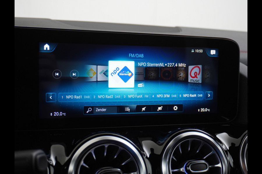 Mercedes-Benz EQA AUT. 250 67kWh AMG Camera Navi Mercedes & Me Apps Apple Carplay Android LED-high-performance WiFi-vb. Multi-Media Active-Park+Re 18" Dodehoek-assistent MBUX-infotainmentsysteem+ spraakbediening Dual-Ecc  Advance Multi-Media WiFi-vb.Licht+RegenSensor Int.Noodoproep Progressive SpoorAssist BordHerkenning Voetganger-Besch Zitcomfortpakket Alu-Dakrails Aut.Gr/Licht Actieve Rem+spoorassistent Orig.NLse auto 8jr/160dkm garantie-accu