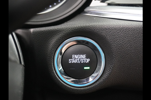 Opel Insignia Sports Tourer D 123pk Led-Matrix Trekhaak Ultimate Navi-Pro Alcantara-Leer 20"lm Adaptive-Cruise Camera Apple-Carplay Sportstoel DAB+ Licht+Regensensor Privacy Glas Lane-assist LED achterlichten AGR Flexfold Innovation Ultimate Volledig Dealer-Onderhouden EURO6 1.625kg Trekvermogen! € 45.000 nieuw
