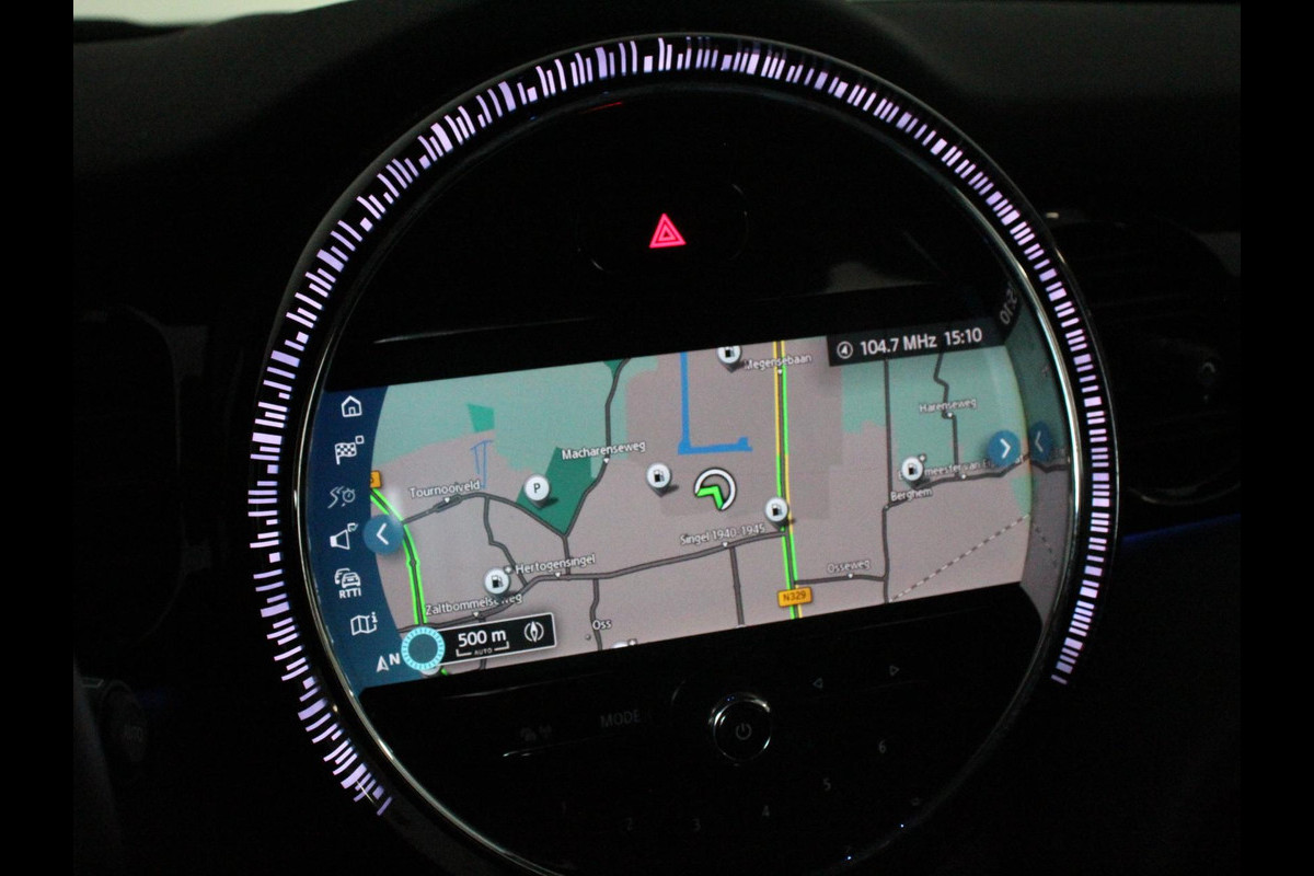 MINI Mini 1.5 Cooper Essential Trim Climate control Navigatie Cruise control LED Parkeersensoren Apple carplay/ Android Auto Lichtmetalen velgen MINI Mini 1.5 Cooper Essential Trim Climate control Navigatie Cruise control LED Parkeersensoren Apple carplay/ Android Auto Lichtmetalen velgen
