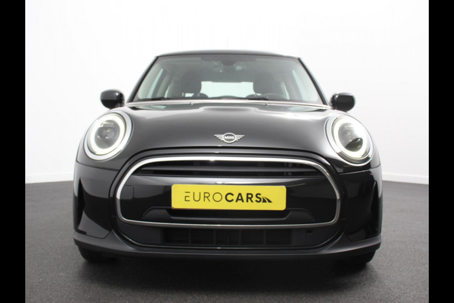 MINI Mini 1.5 Cooper Essential Trim Climate control Navigatie Cruise control LED Parkeersensoren Apple carplay/ Android Auto Lichtmetalen velgen