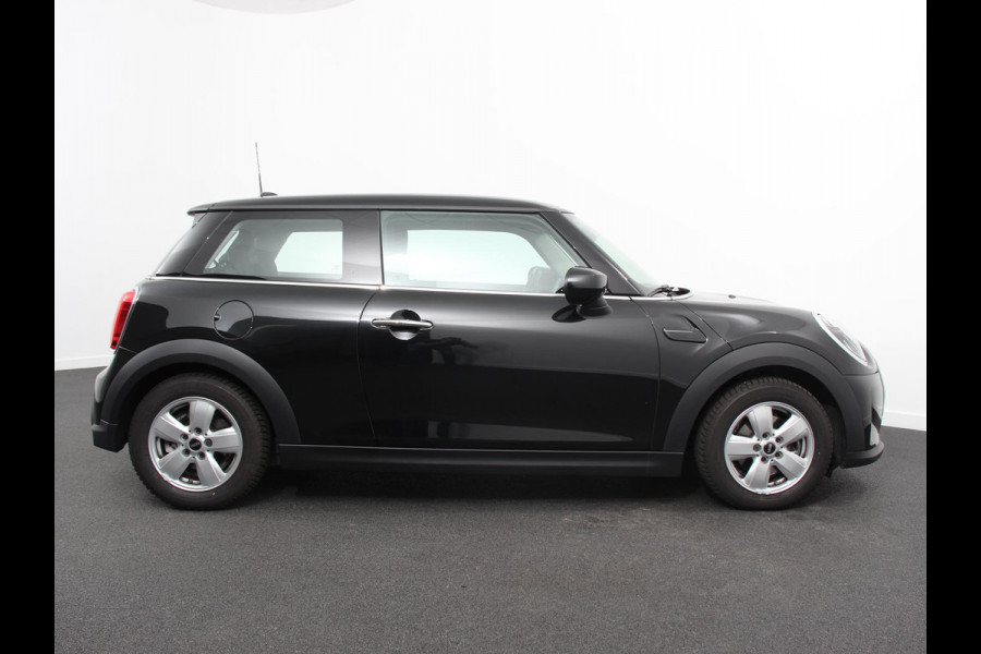 MINI Mini 1.5 Cooper Essential Trim Climate control Navigatie Cruise control LED Parkeersensoren Apple carplay/ Android Auto Lichtmetalen velgen