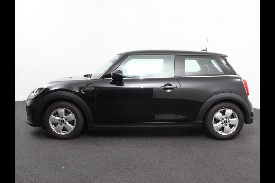 MINI Mini 1.5 Cooper Essential Trim Climate control Navigatie Cruise control LED Parkeersensoren Apple carplay/ Android Auto Lichtmetalen velgen