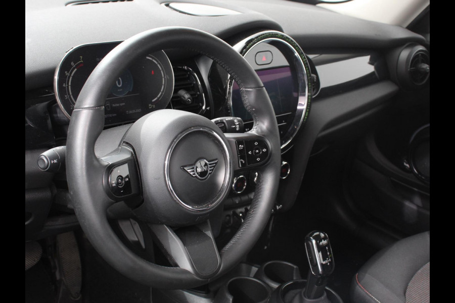 MINI Mini 1.5 Cooper Essential Trim Climate control Navigatie Cruise control LED Parkeersensoren Apple carplay/ Android Auto Lichtmetalen velgen
