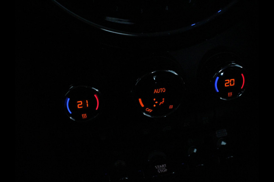 MINI Mini 1.5 Cooper Essential Trim Climate control Navigatie Cruise control LED Parkeersensoren Apple carplay/ Android Auto Lichtmetalen velgen