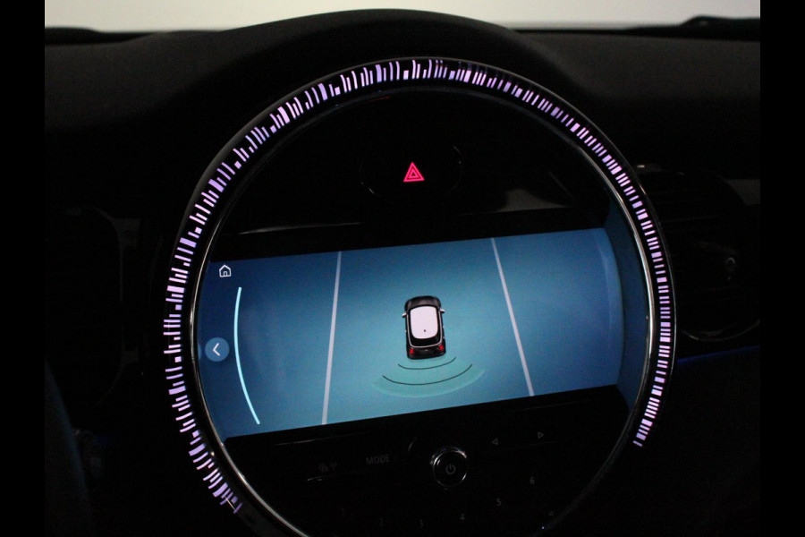 MINI Mini 1.5 Cooper Essential Trim Climate control Navigatie Cruise control LED Parkeersensoren Apple carplay/ Android Auto Lichtmetalen velgen