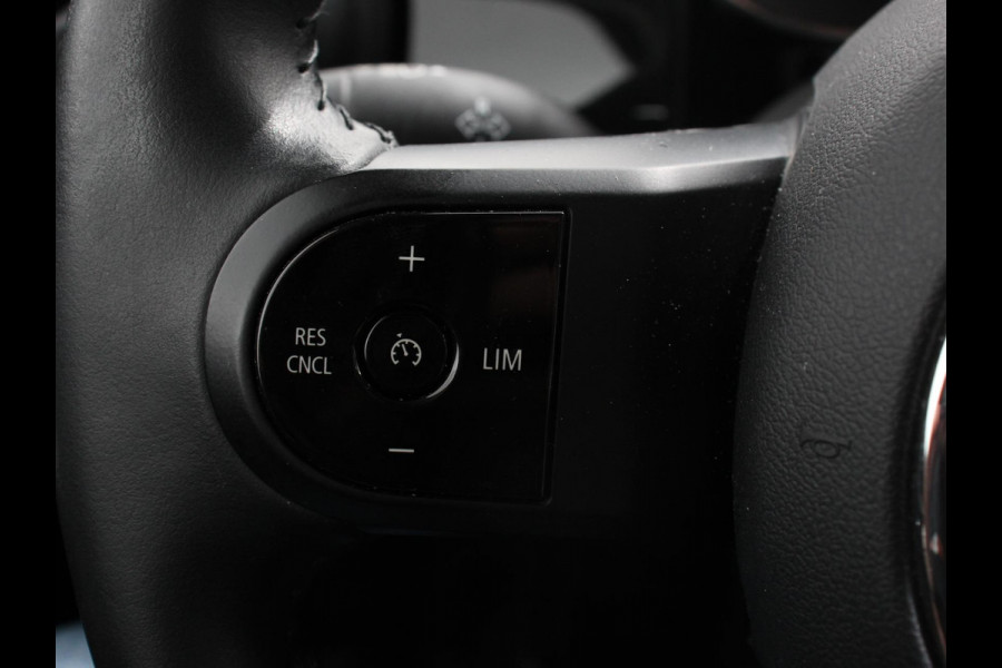 MINI Mini 1.5 Cooper Essential Trim Climate control Navigatie Cruise control LED Parkeersensoren Apple carplay/ Android Auto Lichtmetalen velgen