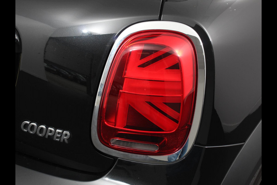 MINI Mini 1.5 Cooper Essential Trim Climate control Navigatie Cruise control LED Parkeersensoren Apple carplay/ Android Auto Lichtmetalen velgen