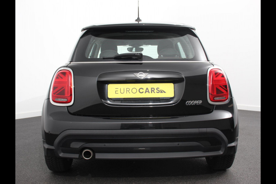 MINI Mini 1.5 Cooper Essential Trim Climate control Navigatie Cruise control LED Parkeersensoren Apple carplay/ Android Auto Lichtmetalen velgen