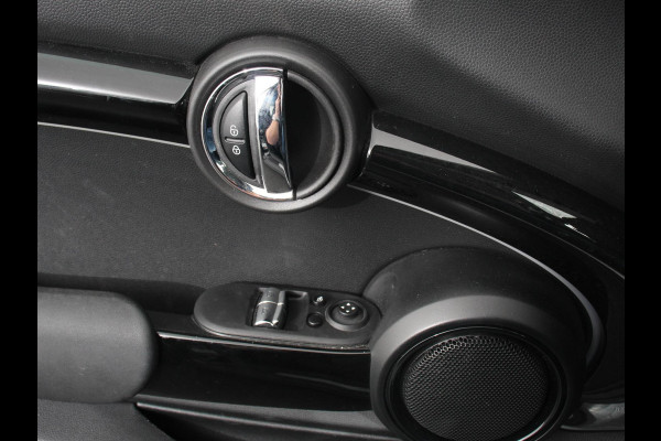 MINI Mini 1.5 Cooper Essential Trim Climate control Navigatie Cruise control LED Parkeersensoren Apple carplay/ Android Auto Lichtmetalen velgen