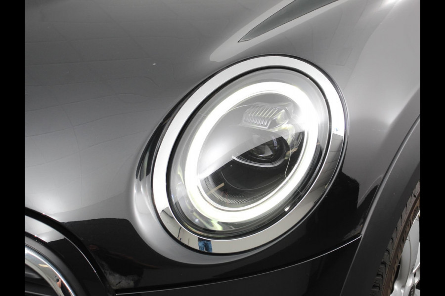 MINI Mini 1.5 Cooper Essential Trim Climate control Navigatie Cruise control LED Parkeersensoren Apple carplay/ Android Auto Lichtmetalen velgen