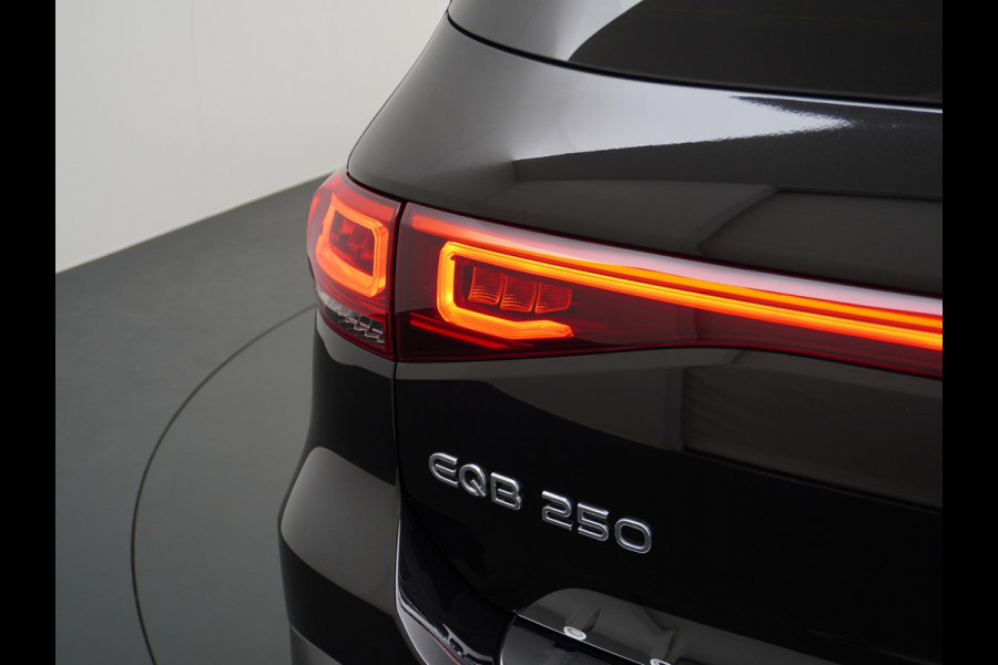 Mercedes-Benz EQB 250 Luxury Line 67 kWh CAMERA | AMBILIGHT | RIJKLAARPRIJS INCL. 12MND BOVAG