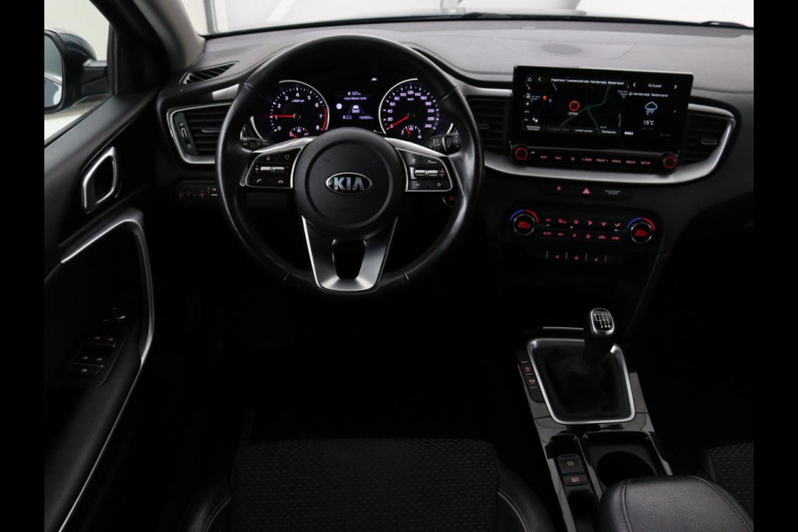 Kia Ceed 1.0 T-GDi DynamicPlusLine | Stoel & stuurverwarming | Trekhaak | Carplay | Camera | Half leder | Navigatie | Keyless
