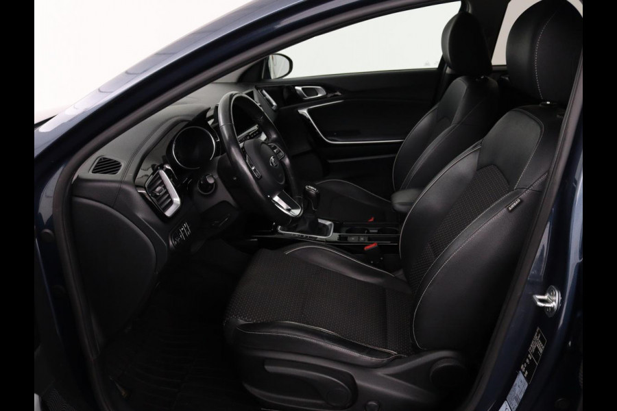 Kia Ceed 1.0 T-GDi DynamicPlusLine | Stoel & stuurverwarming | Trekhaak | Carplay | Camera | Half leder | Navigatie | Keyless