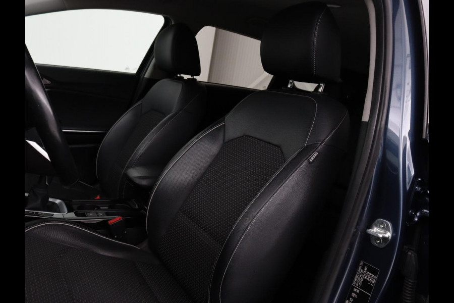 Kia Ceed 1.0 T-GDi DynamicPlusLine | Stoel & stuurverwarming | Trekhaak | Carplay | Camera | Half leder | Navigatie | Keyless