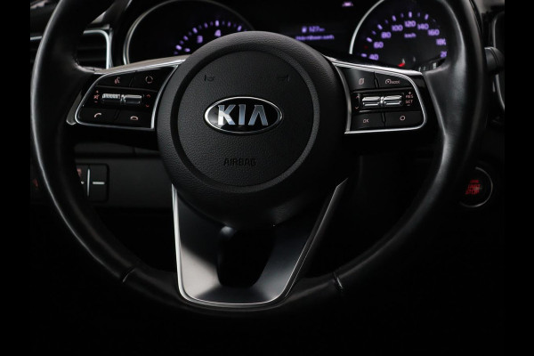 Kia Ceed 1.0 T-GDi DynamicPlusLine | Stoel & stuurverwarming | Trekhaak | Carplay | Camera | Half leder | Navigatie | Keyless