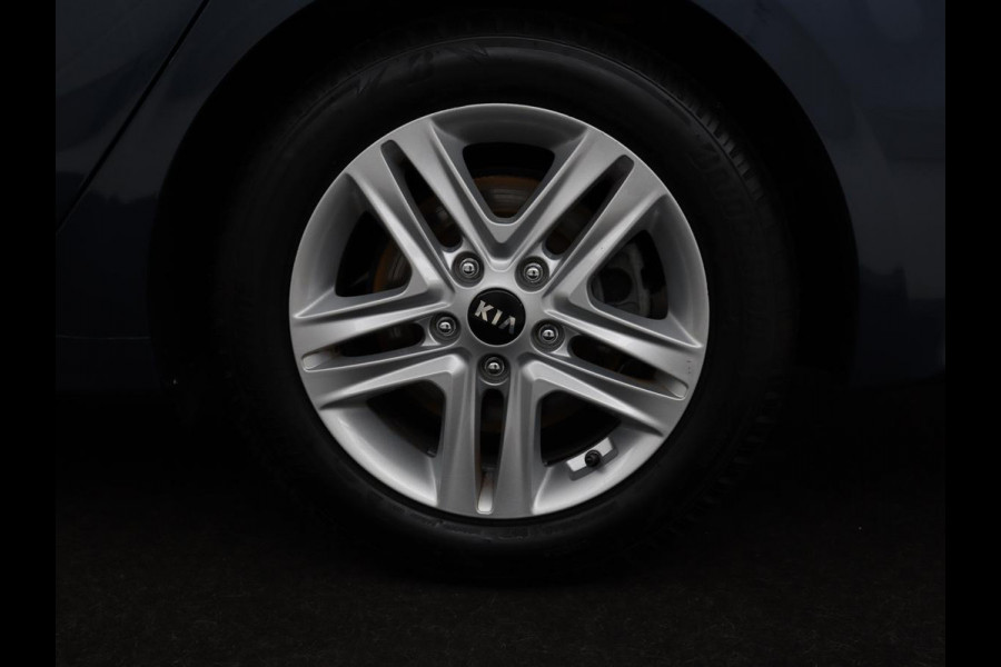 Kia Ceed 1.0 T-GDi DynamicPlusLine | Stoel & stuurverwarming | Trekhaak | Carplay | Camera | Half leder | Navigatie | Keyless