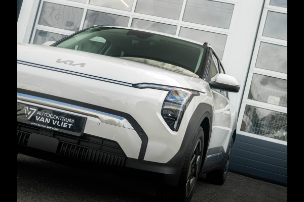 Kia EV3 Plus 81.4 kWh l Direct leverbaar l Stoel Stuurwielverwarming l Dode hoek assistent l Privatelease vanaf € 572,00