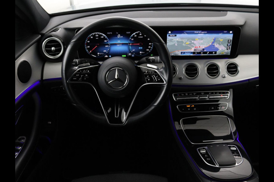 Mercedes-Benz E-Klasse 300de Avantgarde | Schuifdak | Stoelverwarming | Carplay | Sfeerverlichting | Trekhaak | 360 camera | Navigatie | Full LED