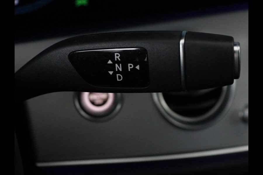Mercedes-Benz E-Klasse 300de Avantgarde | Schuifdak | Stoelverwarming | Carplay | Sfeerverlichting | Trekhaak | 360 camera | Navigatie | Full LED