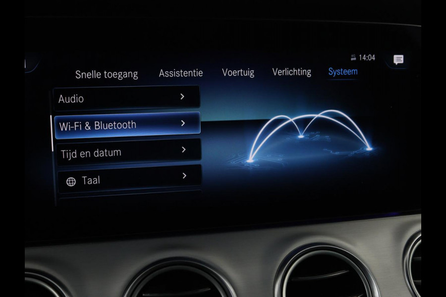 Mercedes-Benz E-Klasse 300de Avantgarde | Schuifdak | Stoelverwarming | Carplay | Sfeerverlichting | Trekhaak | 360 camera | Navigatie | Full LED