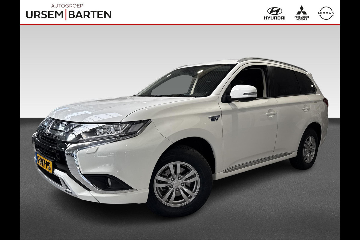 Mitsubishi Outlander 2.4 PHEV Pure | Apple Carplay/Android Auto | trekhaak Mitsubishi Outlander 2.4 PHEV Pure | Apple Carplay/Android Auto | trekhaak