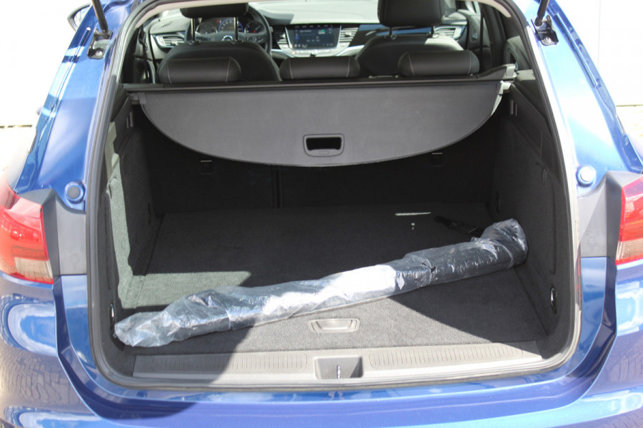 Opel Astra Sports Tourer 1.2 110pk Elegance Climate control , Camera , Cruise control , Stoel en stuur verwarming Bluetooth , LED dagrijverlichting ,