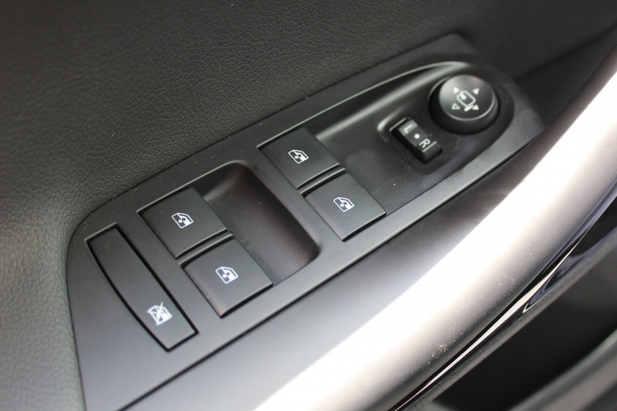 Opel Astra Sports Tourer 1.2 110pk Elegance Climate control , Camera , Cruise control , Stoel en stuur verwarming Bluetooth , LED dagrijverlichting ,