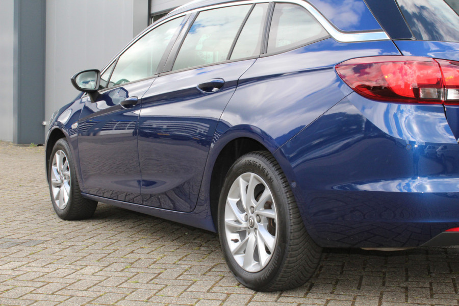 Opel Astra Sports Tourer 1.2 110pk Elegance Climate control , Camera , Cruise control , Stoel en stuur verwarming Bluetooth , LED dagrijverlichting ,
