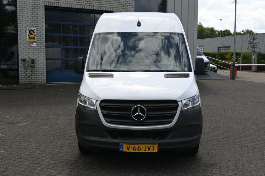 Mercedes-Benz Sprinter 317 CDI L2H2 MBUX met navigatie en camera met parkeersensoren