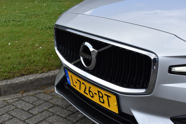 Volvo V60 B3 177PK Automaat Business Pro | ACC | Camera | 18"LMV | Stoelverwarming | Stuurverwarming