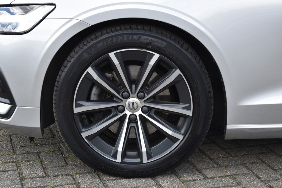 Volvo V60 B3 177PK Automaat Business Pro | ACC | Camera | 18"LMV | Stoelverwarming | Stuurverwarming