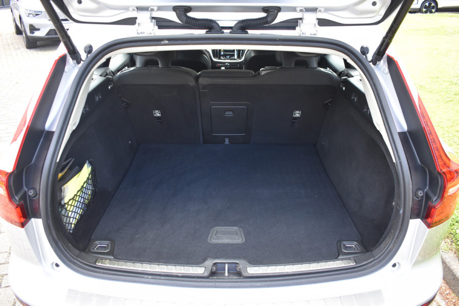 Volvo V60 B3 177PK Automaat Business Pro | ACC | Camera | 18"LMV | Stoelverwarming | Stuurverwarming