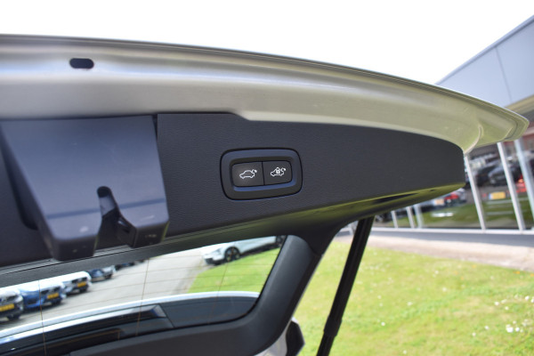 Volvo V60 B3 177PK Automaat Business Pro | ACC | Camera | 18"LMV | Stoelverwarming | Stuurverwarming