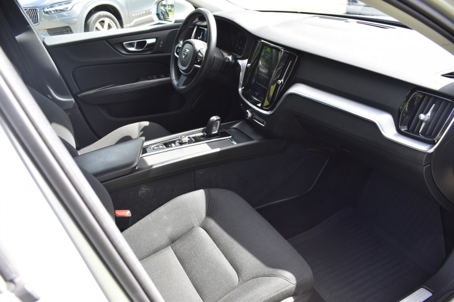 Volvo V60 B3 177PK Automaat Business Pro | ACC | Camera | 18"LMV | Stoelverwarming | Stuurverwarming