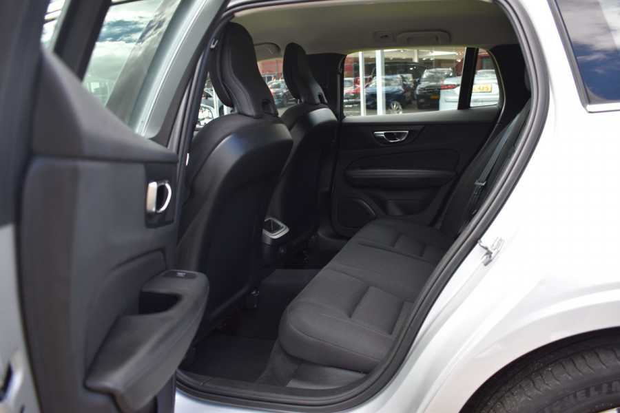 Volvo V60 B3 177PK Automaat Business Pro | ACC | Camera | 18"LMV | Stoelverwarming | Stuurverwarming