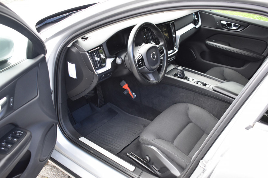 Volvo V60 B3 177PK Automaat Business Pro | ACC | Camera | 18"LMV | Stoelverwarming | Stuurverwarming
