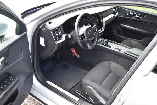 Volvo V60 B3 177PK Automaat Business Pro | ACC | Camera | 18"LMV | Stoelverwarming | Stuurverwarming