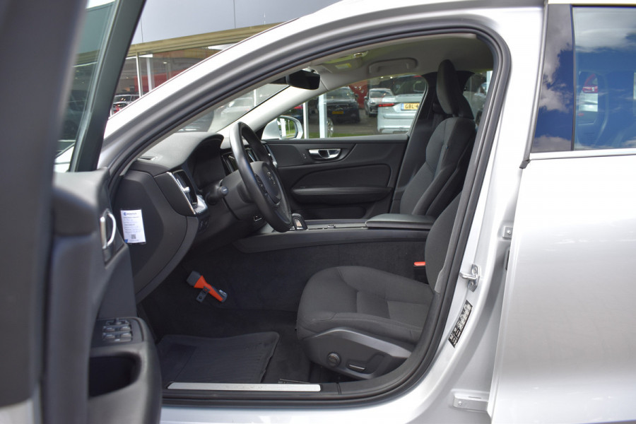 Volvo V60 B3 177PK Automaat Business Pro | ACC | Camera | 18"LMV | Stoelverwarming | Stuurverwarming