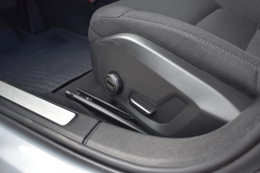 Volvo V60 B3 177PK Automaat Business Pro | ACC | Camera | 18"LMV | Stoelverwarming | Stuurverwarming