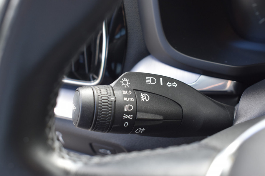 Volvo V60 B3 177PK Automaat Business Pro | ACC | Camera | 18"LMV | Stoelverwarming | Stuurverwarming